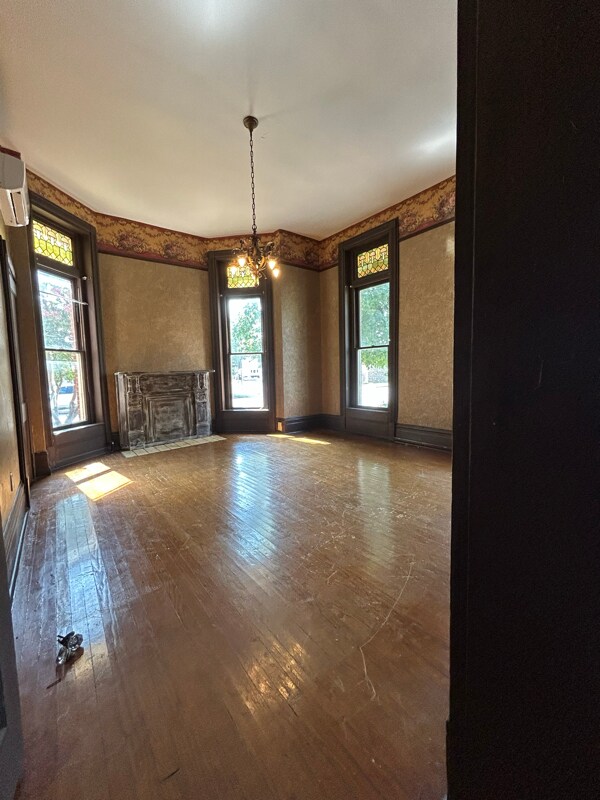 Building Photo - 302 N 7th St
