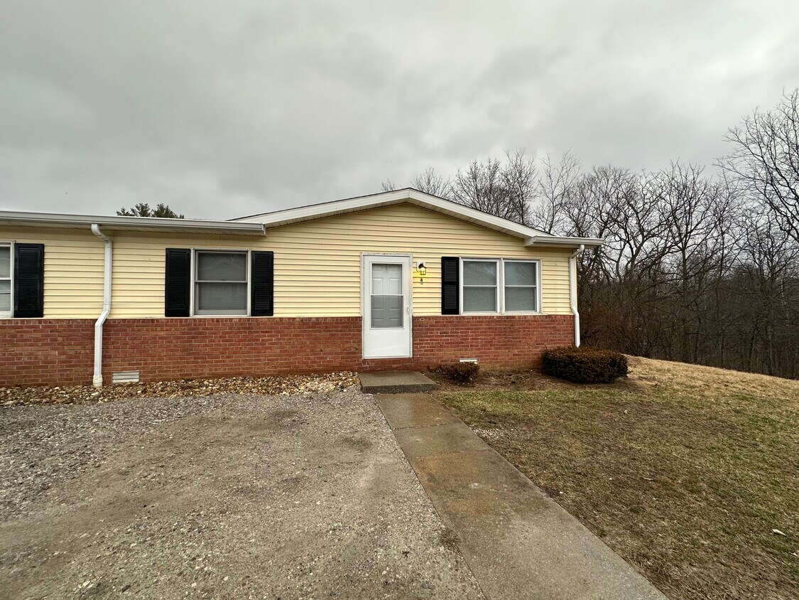 452452 Greensburg St, North Vernon, IN 47265 House Rental in North