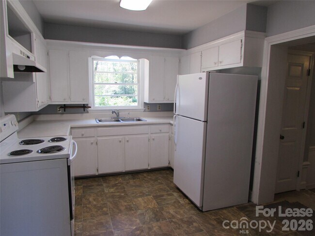 Foto del edificio - 1107 Forestdale Dr