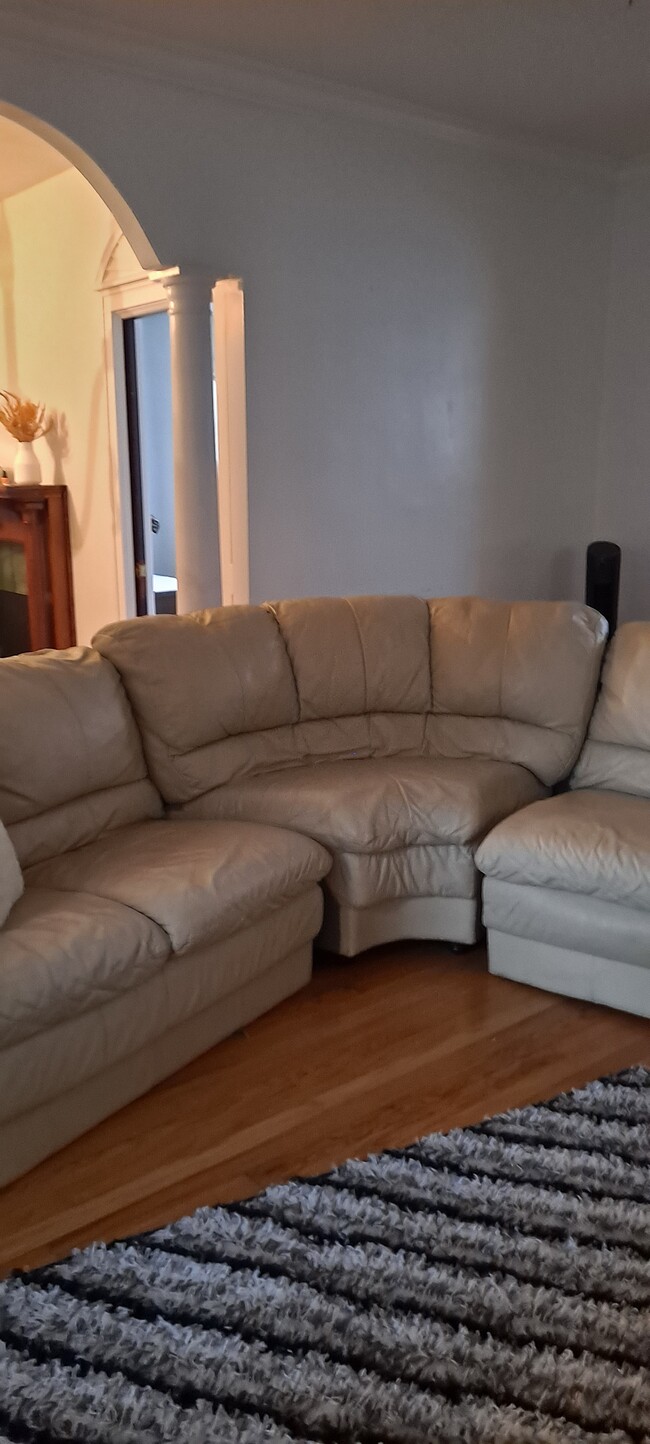 LIVING ROOM - 12467 Cedar Rd