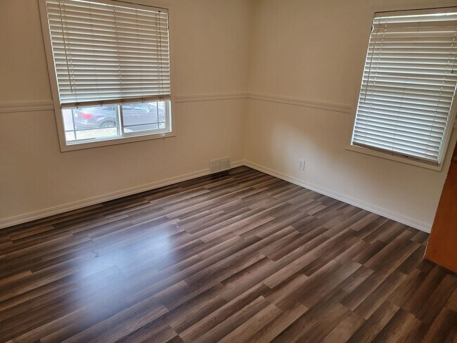 Foto del edificio - *MOVE IN SPECIAL * 1ST FULL MONTH FREE* Great 3-Bedroom Home IN The Garland District