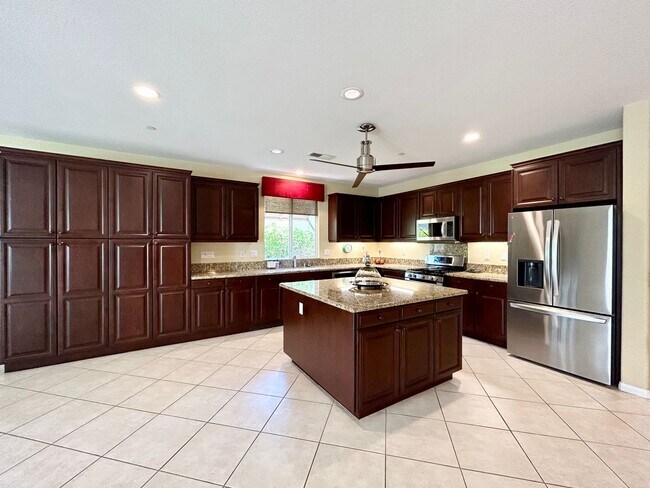 Foto del edificio - AVAILABLE NOW! Stunning 3-bedroom, 2-bathroom FURNITURE OPTIONAL home located in the beautiful 55...