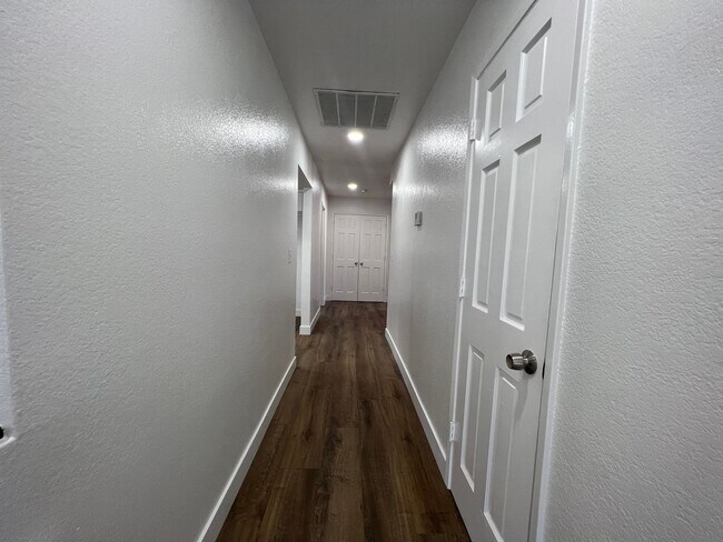 Building Photo - 451 ELDOR
