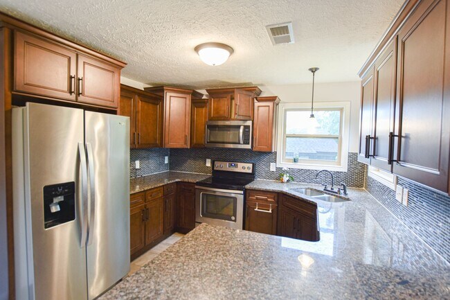 Foto del edificio - Four Bedroom in Liberty Park!