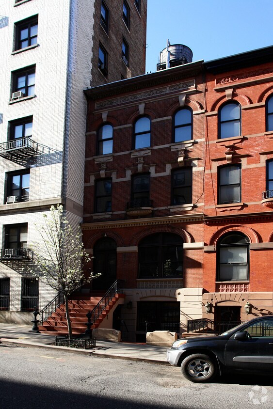 Building Photo - 162 W 81st St