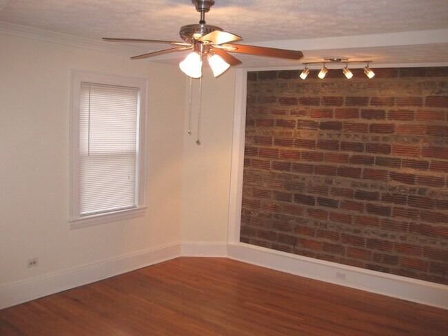 Building Photo - 13620 Detroit Ave