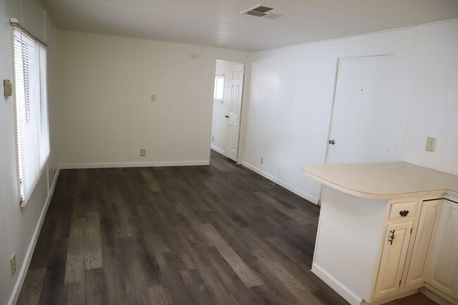 Building Photo - 790 Greenlane