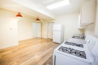 Building Photo - 6540 Clay St