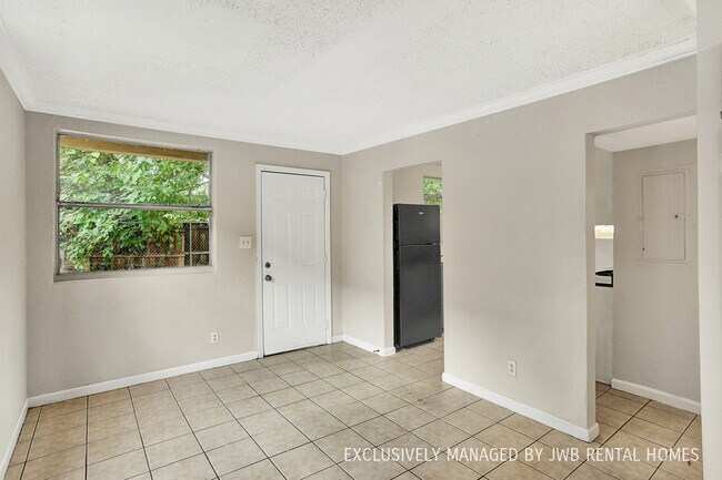 Foto del edificio - 1530 W 21st St