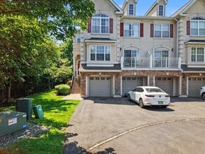 Building Photo - 180 Blue Heron Dr