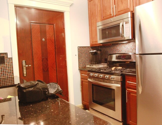 Building Photo - 138 S 11th St