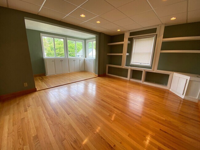 Building Photo - 16 Mearns Ave