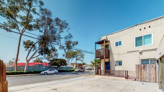 Building Photo - 1400 Rose Ave