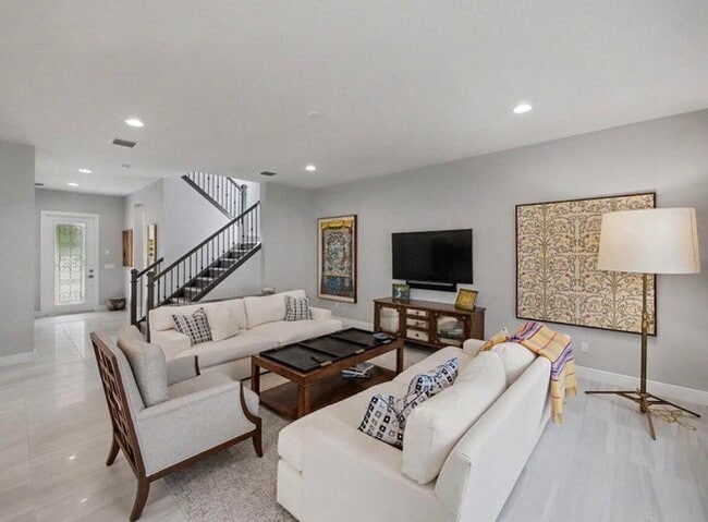 Building Photo - 8125 Hobbes Way
