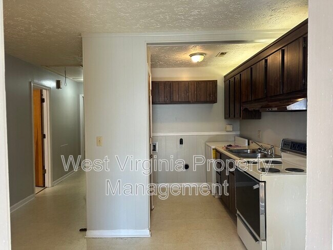 Building Photo - 184 Wyndale Dr