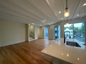 Building Photo - 56 Cameron St