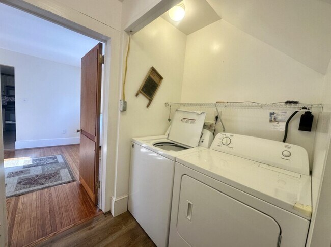 Foto del edificio - 986 Ash St