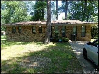 Building Photo - 1000 Stirrup Pl
