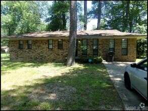 Building Photo - 1000 Stirrup Pl