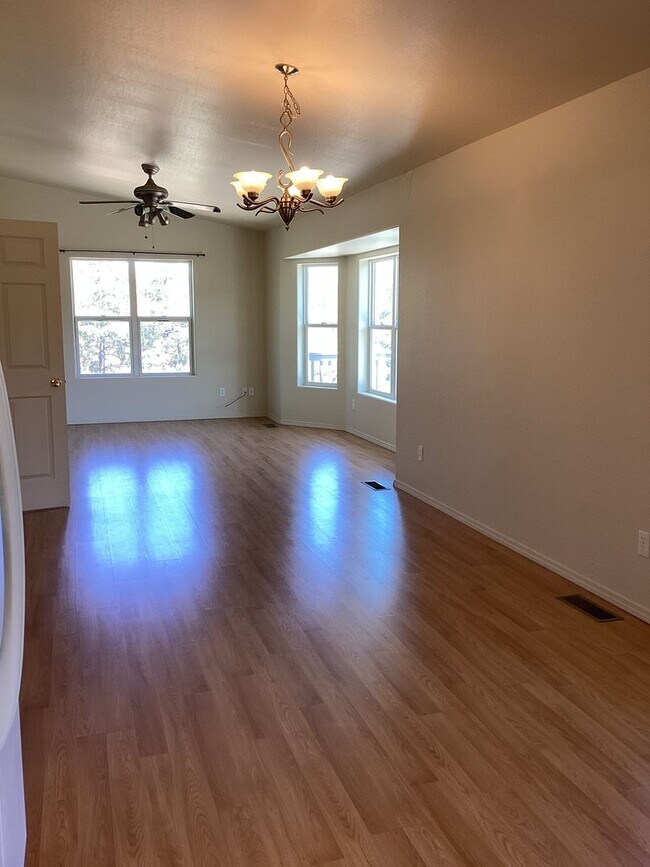 Building Photo - Charming Hillside Retreat in Prescott’s Highly Desirable Mountain Club