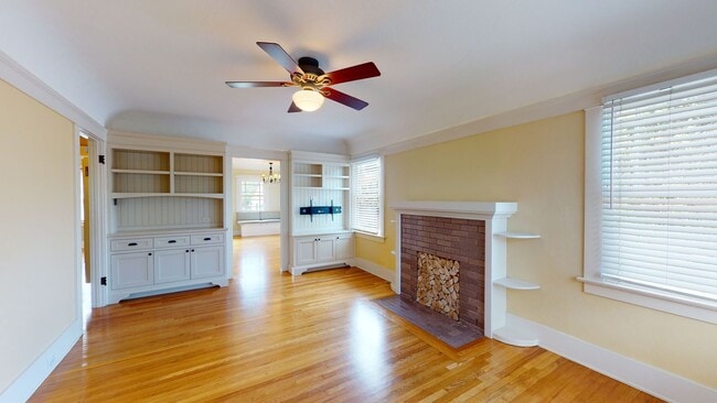 Foto del edificio - Beautiful Craftsman 2 Bedroom North Park Home!