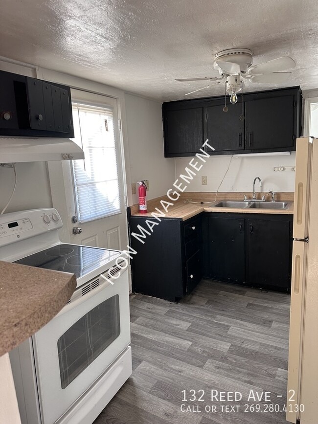 Building Photo - 132 Reed St