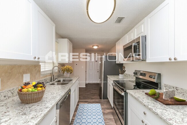 Foto del edificio - 1200 Jadewood Ave