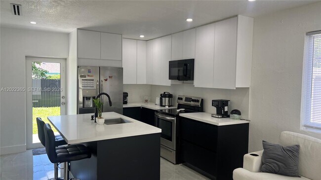 Foto del edificio - 2330 NW 13th St