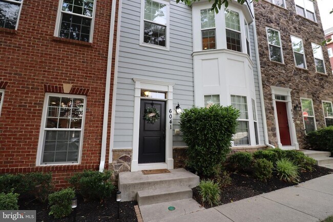 Foto del edificio - 6041 Maple Hill Rd