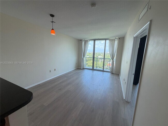 Foto del edificio - 2021 SW 3rd Ave