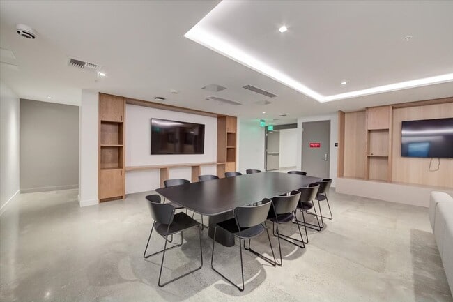 Interior Photo - 145 Leavenworth St