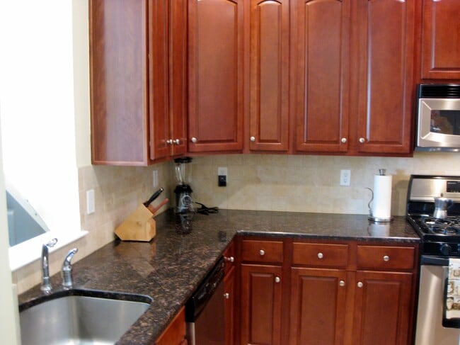 Building Photo - 9 Surry Ct