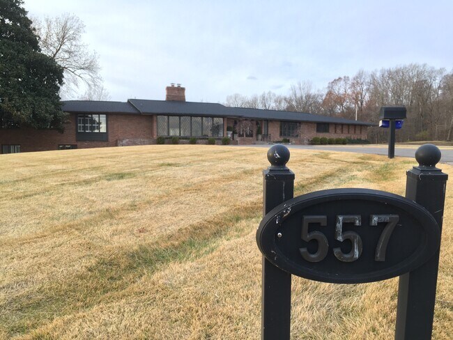 Building Photo - 557 Deer Creek Rd