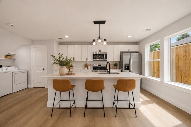 Foto del edificio - 7611 Lawn St