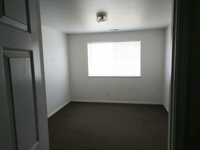 Building Photo - 658 Paradise Pl