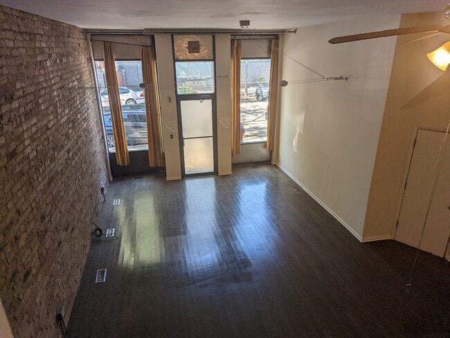 Building Photo - 2047 N Hoyne Ave