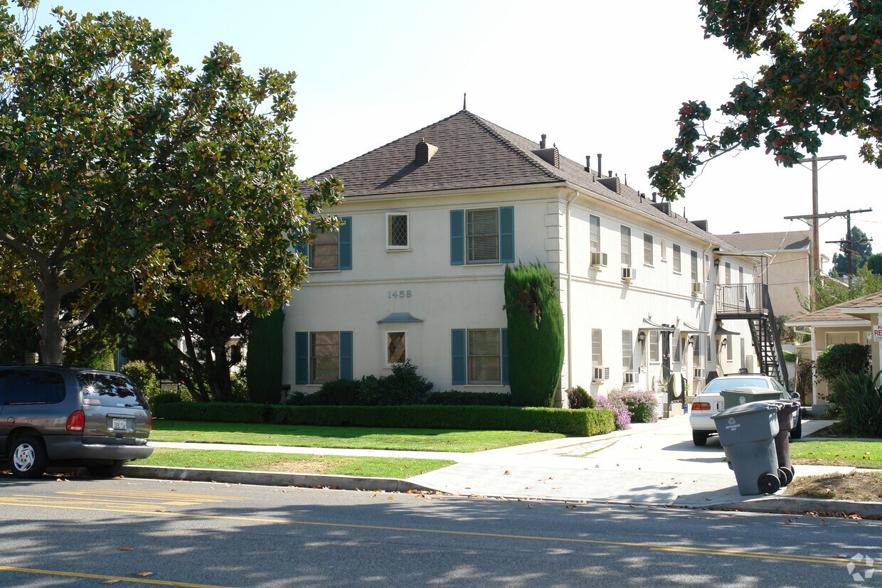 Foto principal - 1458 E Wilson Ave