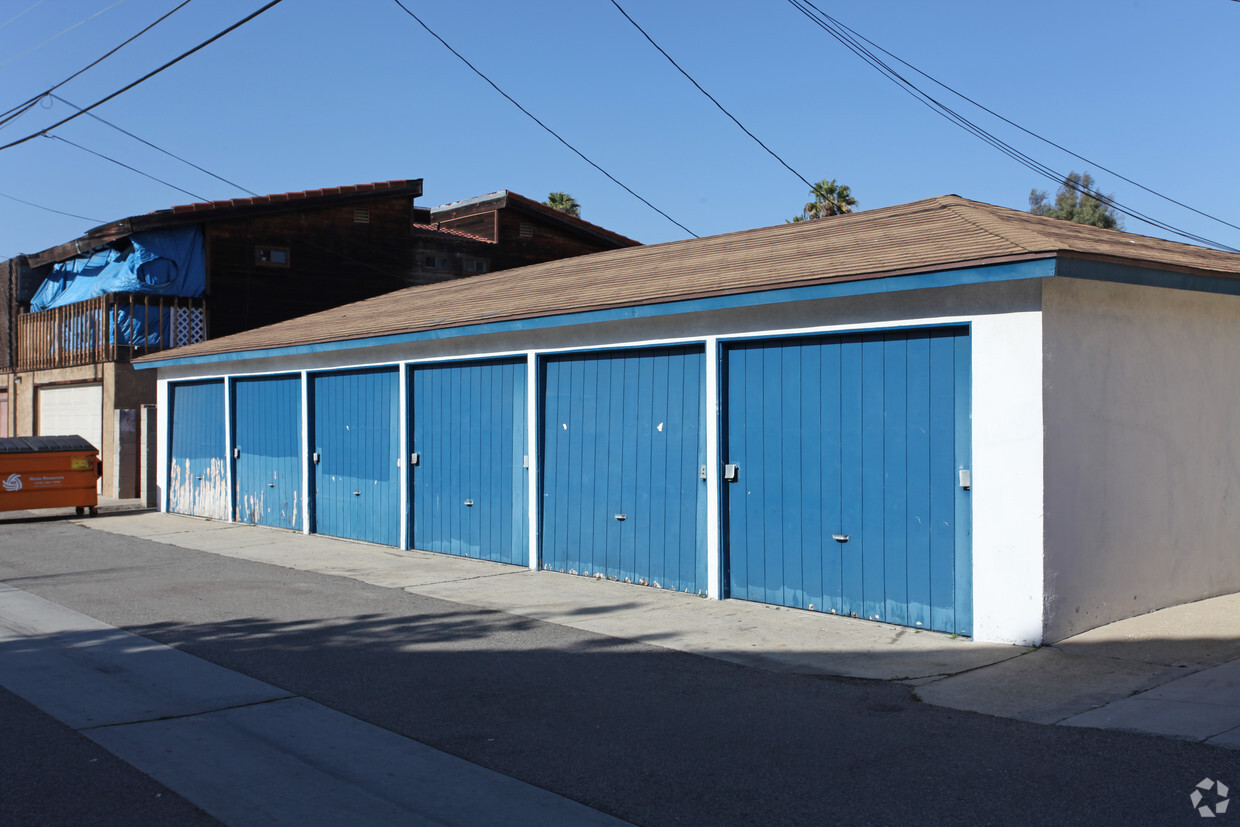 Building Photo - 815-819 Sartori Ave