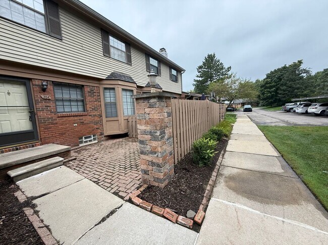 Building Photo - 43449 Arbor Way W