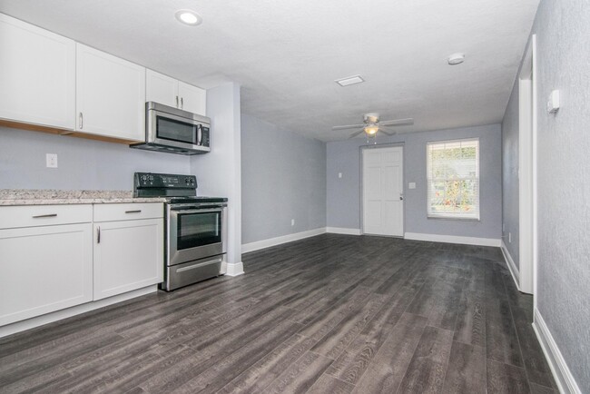 Building Photo - Completely Upgraded 1/1 Walking distance t...