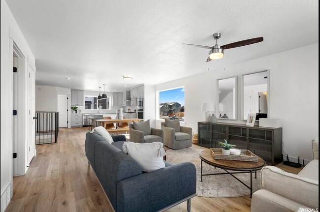 Foto del edificio - Beautiful Townhome 4 bd & 3.5 bath in American Fork