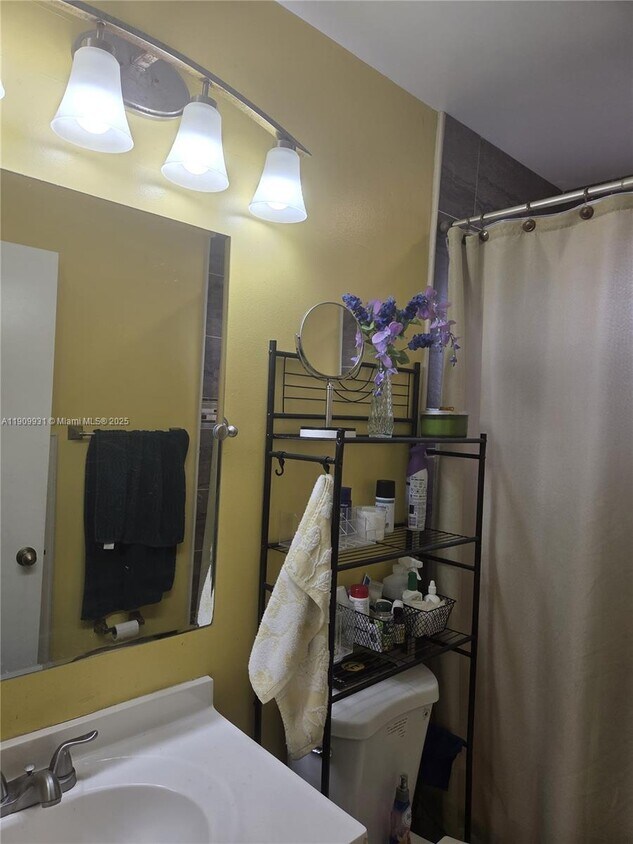 Foto del edificio - 460 NW 102nd Terrace