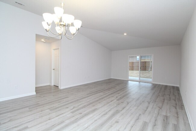 Building Photo - 4 bedroom 2 bath home built in 2021 ~ Fenc...