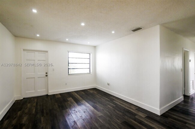Foto del edificio - 10020 SW 37th St