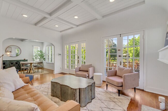 Building Photo - Elegant Yale Crest Bungalow in the Heart o...