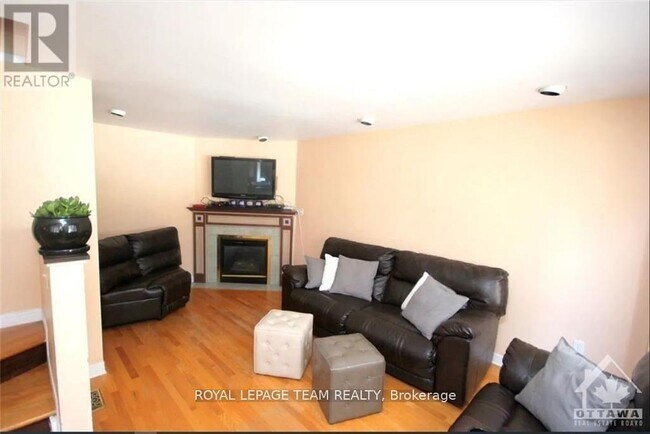 Building Photo - 376 Lisgar St