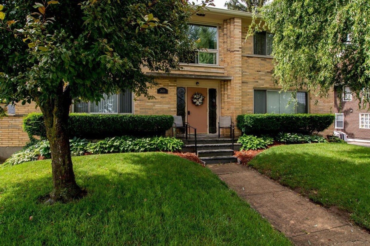 Primary Photo - 2625 Robertson Ave