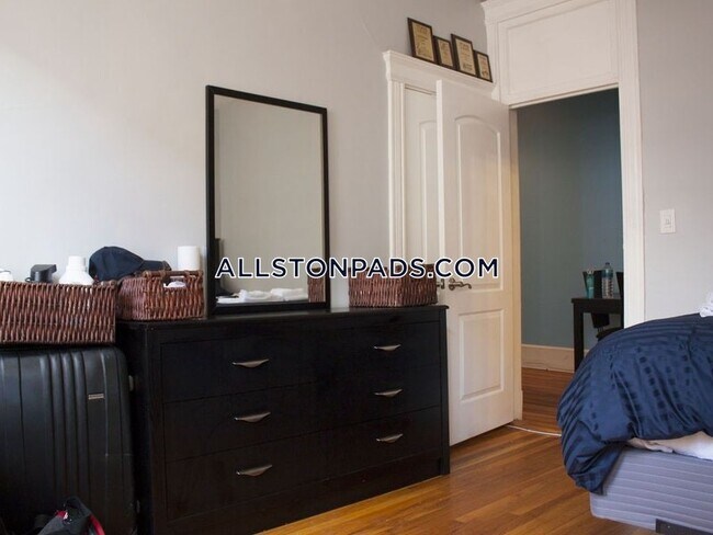 Foto del edificio - 86 Glenville Ave