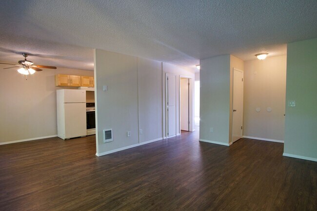 Foto del edificio - Updated Sunnyside Two-Bedroom with Parking...