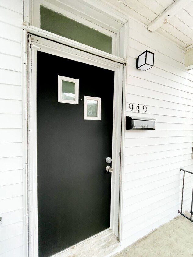 Primary Photo - AVAILABLE May - Completely Renovated 2 Bed...